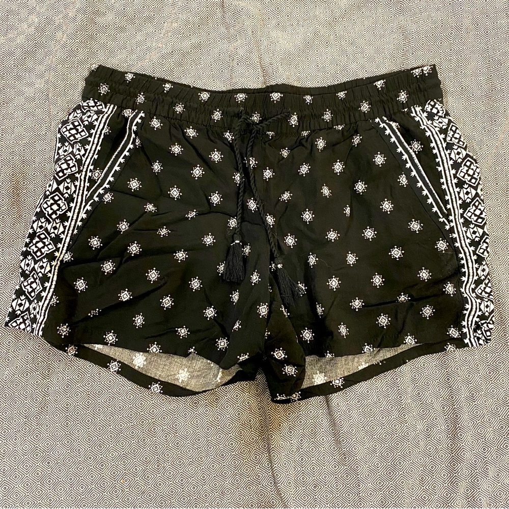 Old Navy soft shorts - black & white - size L